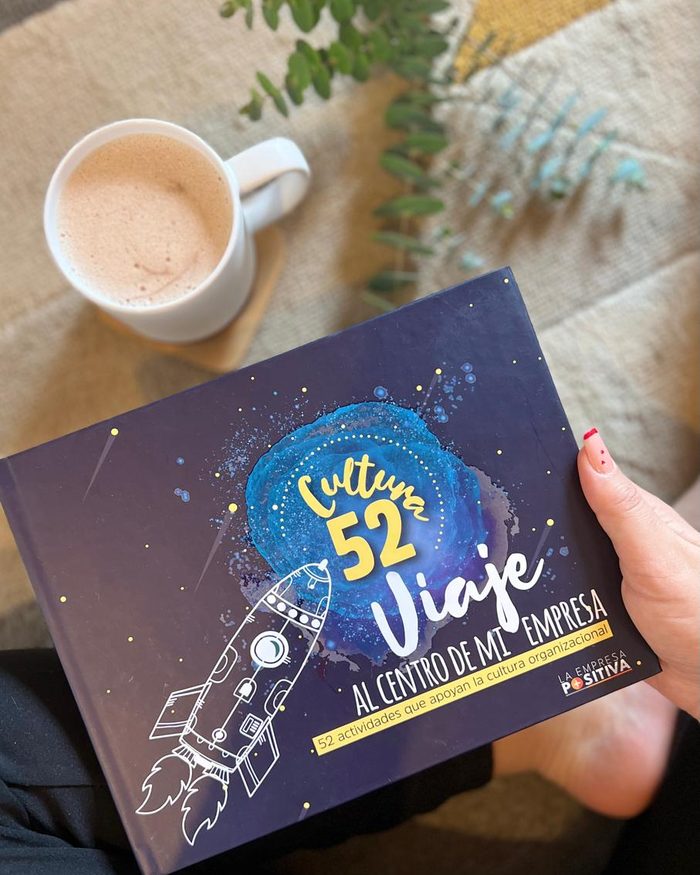 Cultura 52 en las manos de una lectora